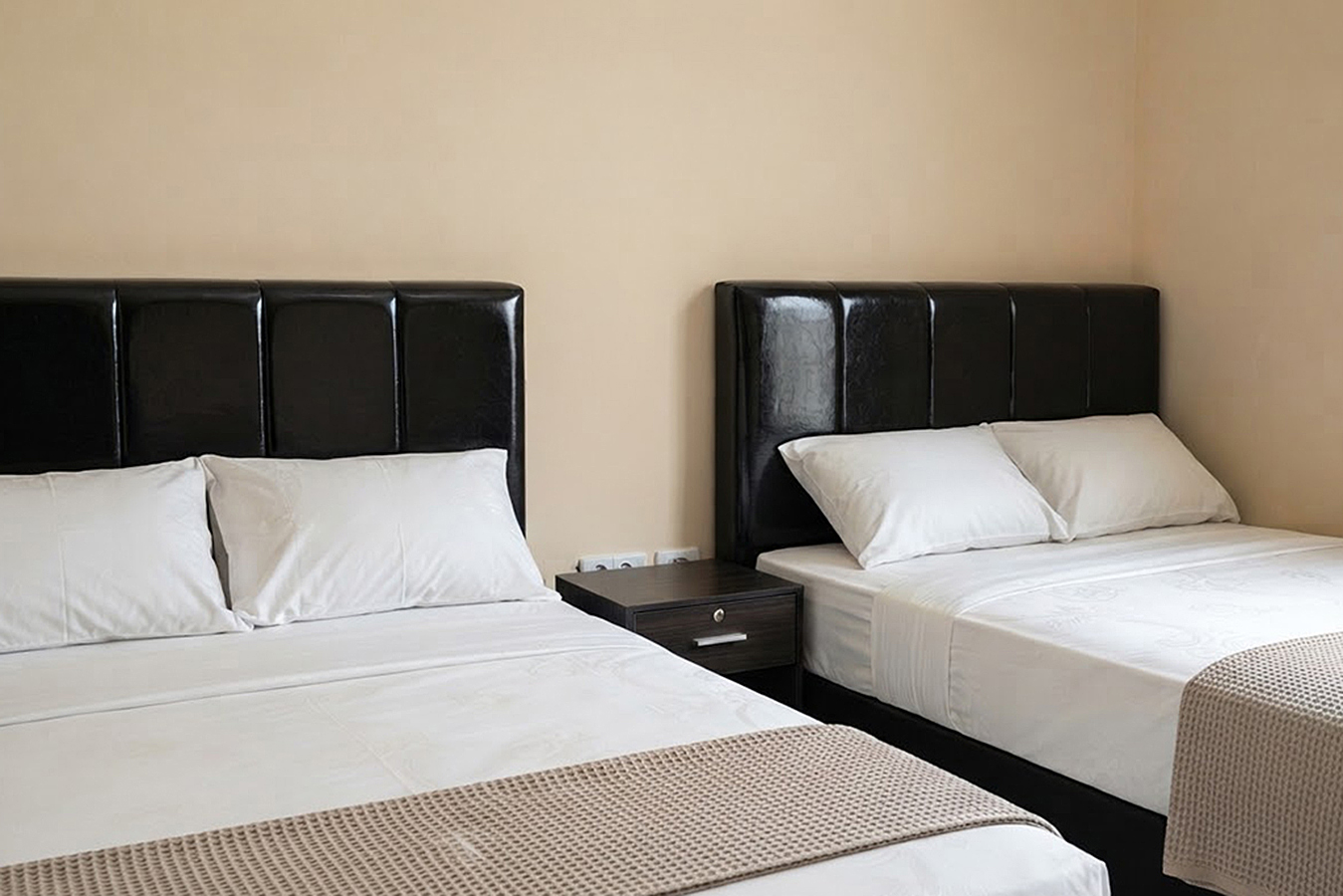 Penginapan Murah di Jogja 150 Ribuan: Tidur Nyaman Berempat dengan 2 Queen Bed di Omah Ati Guesthouse Syariah